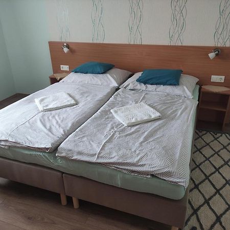 Molnar Vendeghaz Apartment บุค ภายนอก รูปภาพ