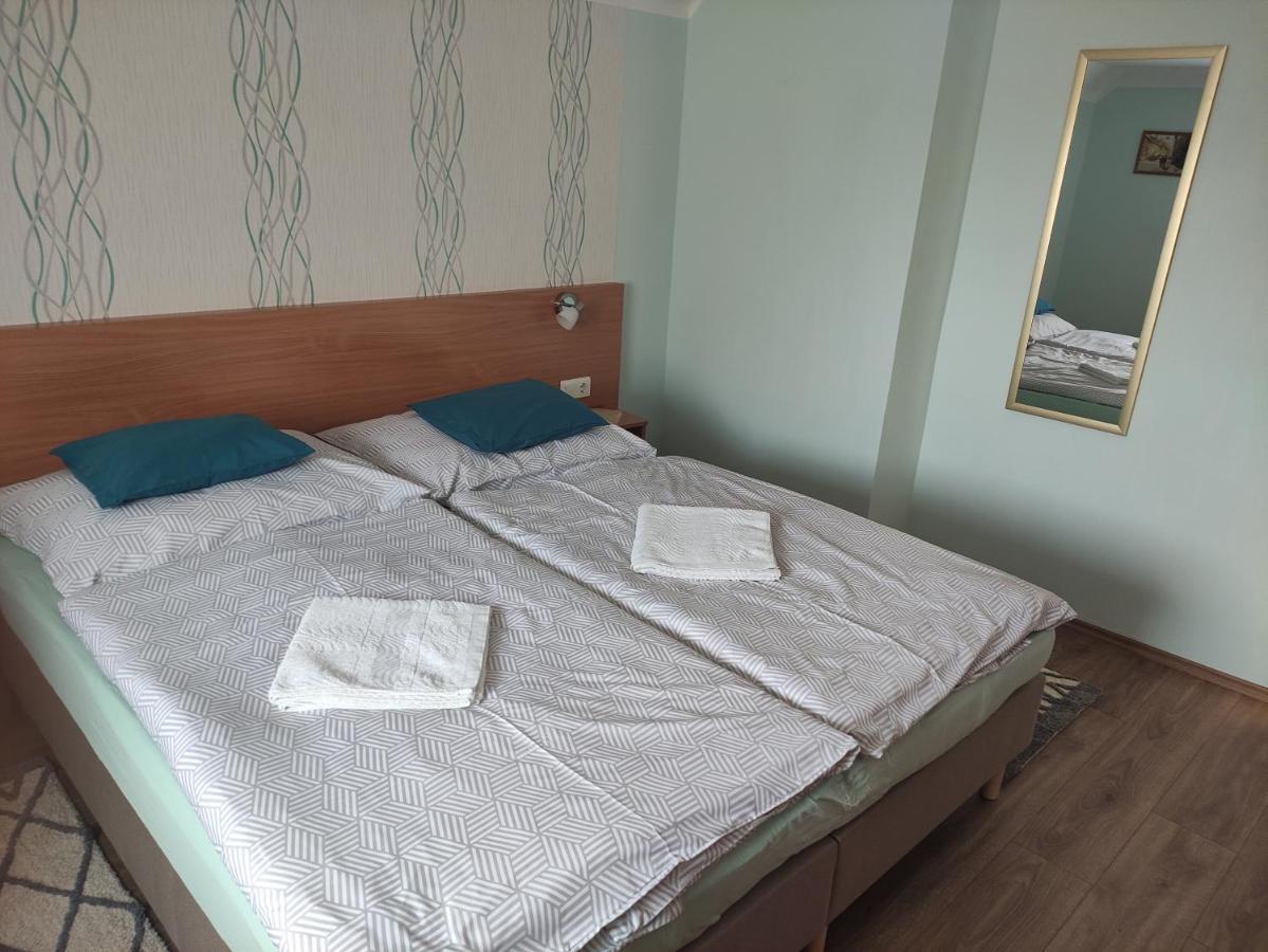 Molnar Vendeghaz Apartment บุค ภายนอก รูปภาพ